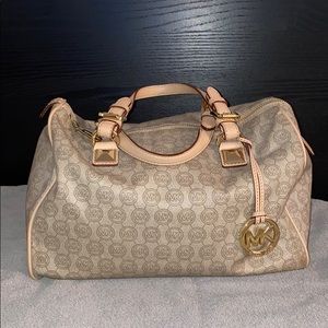 MK SIGNATURE OFF WHITE/BEIGE BEDFORD TRAVEL